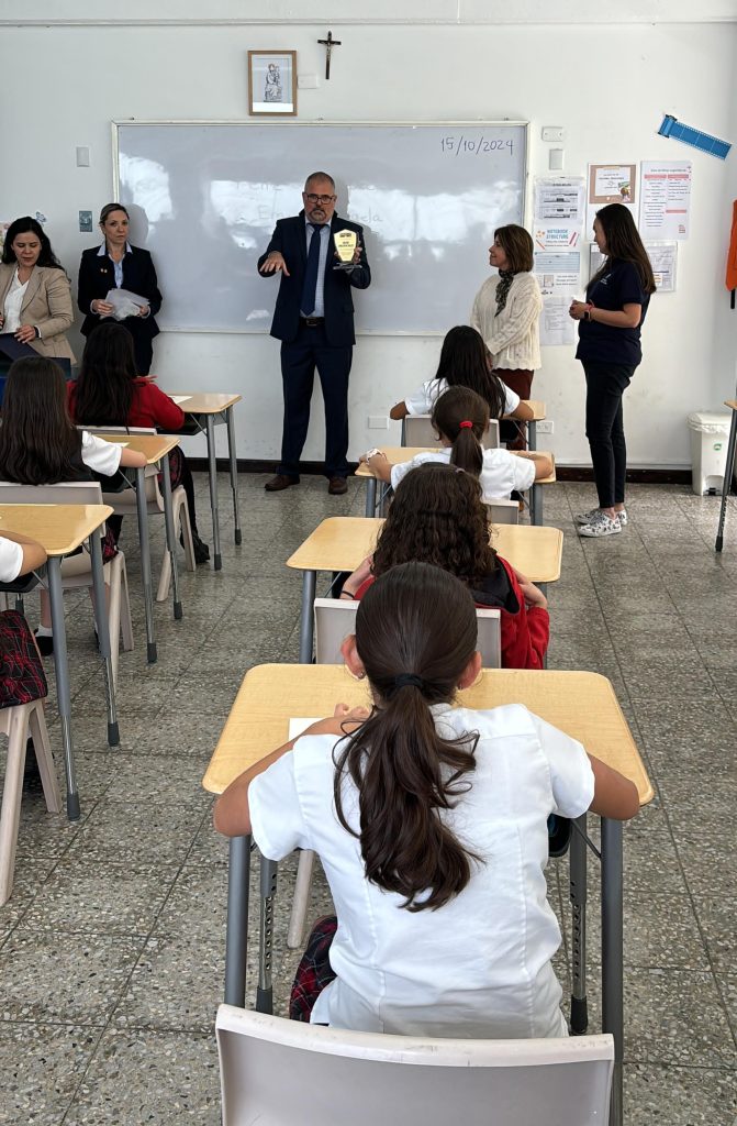 Alumnas de Entrevalles dominan un segundo idioma